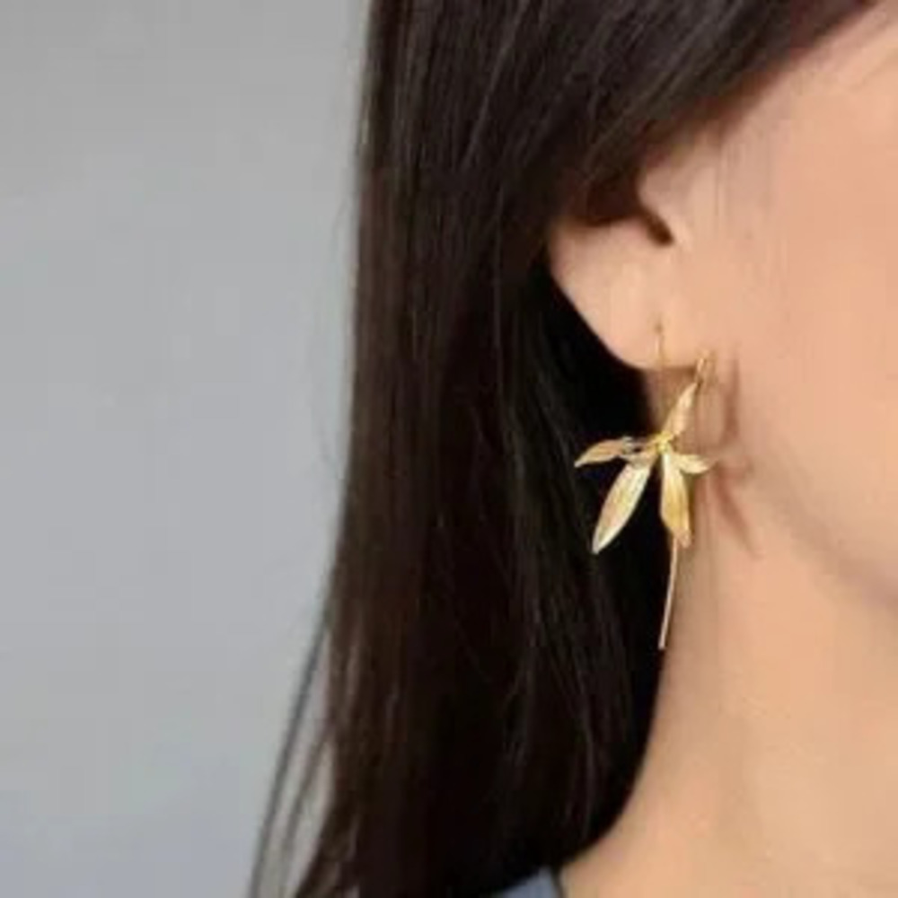 Blooming?Flower Hook Plant Drop Dangle Earrings Lotus